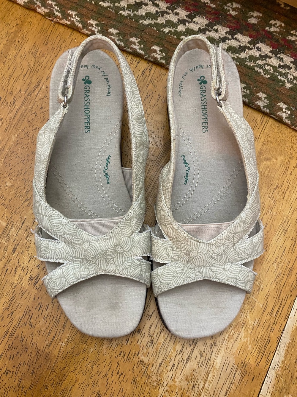 Women's Grasshopper Beige Floral Comfort Sandals Size 6.5